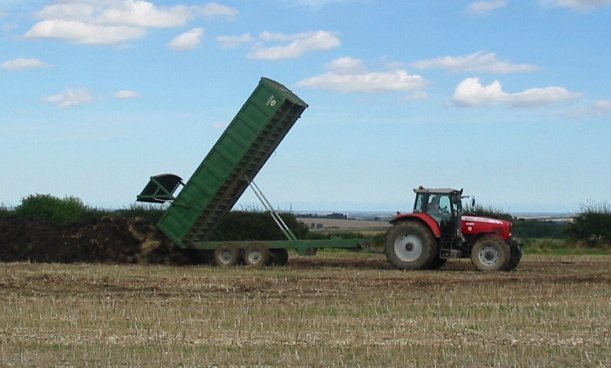Sue tips a load of muck at Worlaby 31.08.2012.